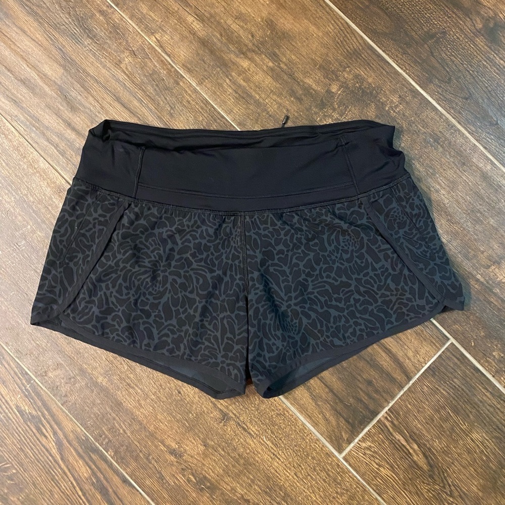 Lululemon 🍋 Shorts, Sz 6